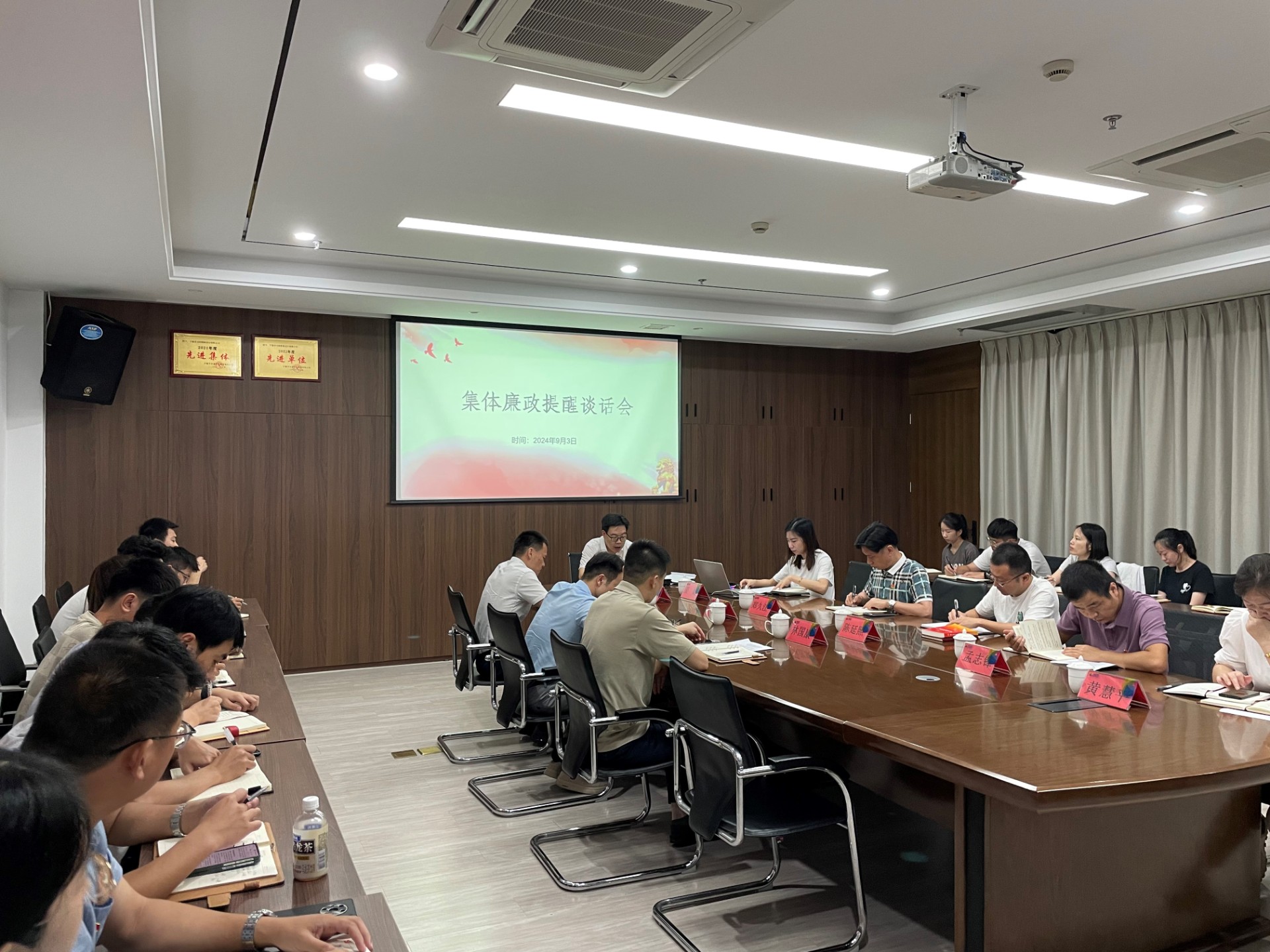 市交投集團領導深入市交投物流集團市交投勘察設計公司開展聯(lián)系點工作，葉嵐清拍攝2.jpg
